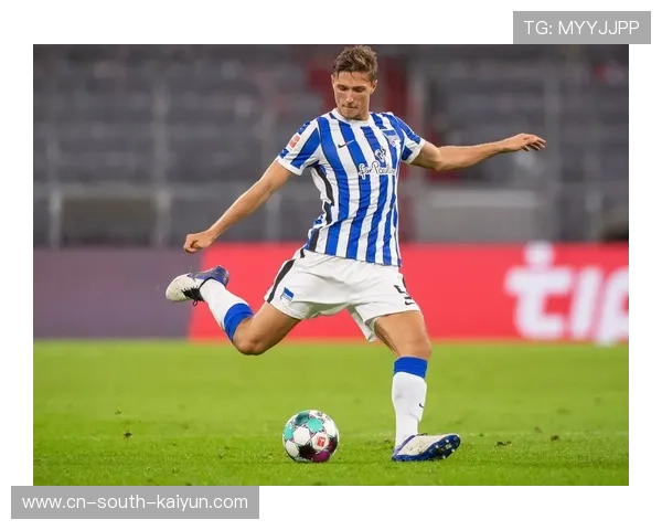 “施洛特贝克的头球争顶：多特蒙德防线的空中统治力”